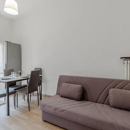 Guesthost - Comfy & Bright In Apartment