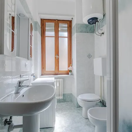 Guesthost - Comfy & Bright In Turín