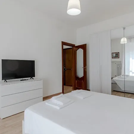 Guesthost - Comfy & Bright In Apartment *