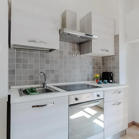 Guesthost - Comfy & Bright In Turín