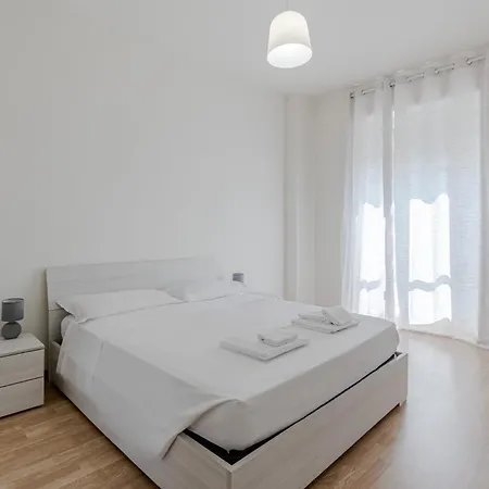 Guesthost - Comfy & Bright In * Turin