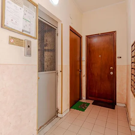 Guesthost - Comfy & Bright In Apartment